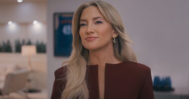 RUNNING POINT SEASON 2. Kate Hudson as Isla Gordon in Episode 208 of Running Point