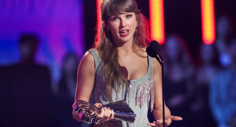 Taylor Swift gives thanks to fiancé Travis Kelce after sweeping awards show