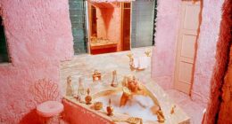 No prizes for guessing Jayne Mansfield’s preference