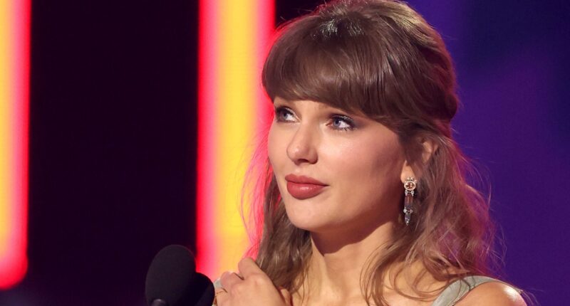 Travis Kelce's 3-Word Message to Taylor Swift After Historic Win