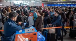 Trump says he’s signing an order instructing DHS to pay TSA agents to stop ‘chaos at the airports’ amid 40-day funding shutdown