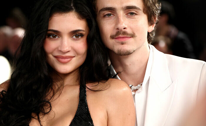 “Watch His Face”: Fans Claim This Was The Exact Moment Timoth&eacute;e Chalamet Realized The ‘Kardashian Curse’ Is Real