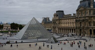 Would-Be Bomber Stopped by Paris Police at Last Second, Investigators Look Into Terrorism – RedState