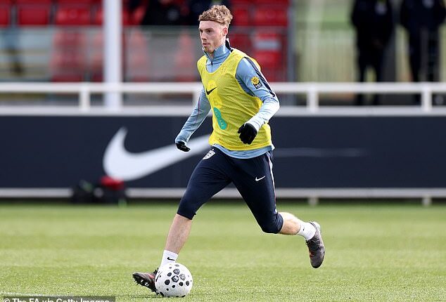 Chelsea talisman Cole Palmer has been told by Thomas Tuchel he has to 'show up' in training