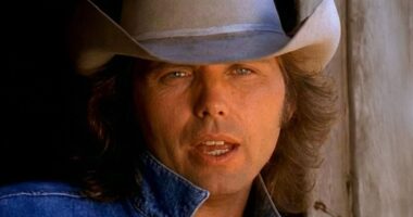 15 Performers Who Aren’t in the Country Music Hall of Fame But Probably Should Be