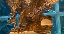 Gold eagle statue in the Oval Office