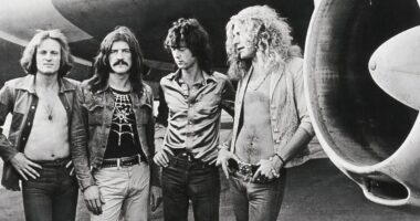 20 Greatest Classic Rock Acoustic Guitar Intros, Ranked