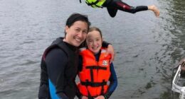 54 Hilarious And Creative Poses That People Somehow Pulled Off Perfectly