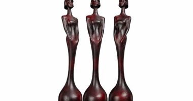 The 2025 BRIT Awards has announced the three shortlisted artists for its Rising Star Award (2025 trophy)