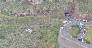 A British holidaymaker has been killed after a tourist bus plunged into a ravine on the Canary Island of La Gomera, leaving dozens more injured