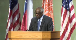 Clarence Thomas speaking at UT.