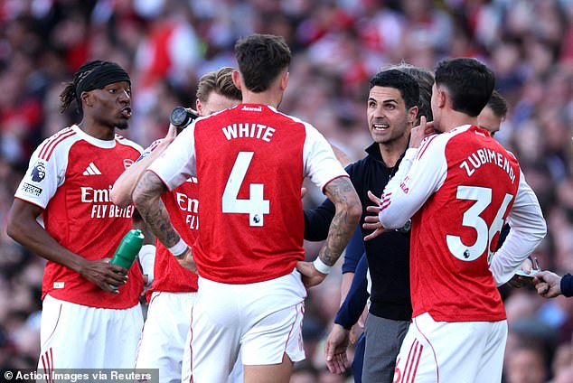 Clarence Seedorf has backed Arsenal to win the Champions League despite PSG's thrilling win over Bayern Munich