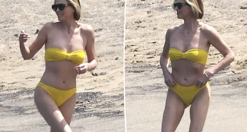 Charlize Theron rocks strapless bikini on Hawaii vacation