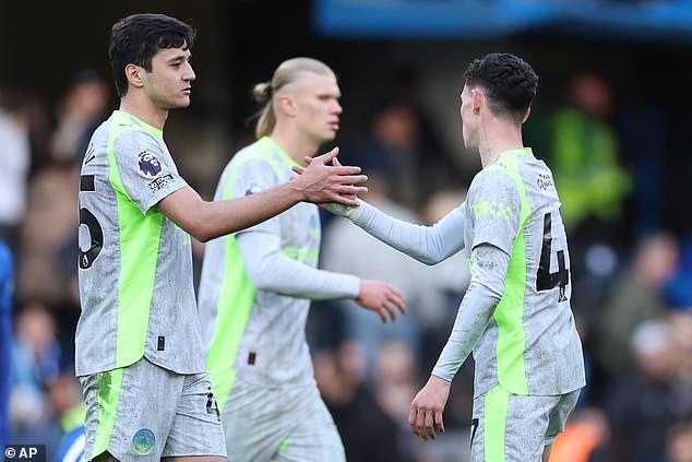 Manchester City brushed Chelsea aside witha  3-0 win to continue their title charge