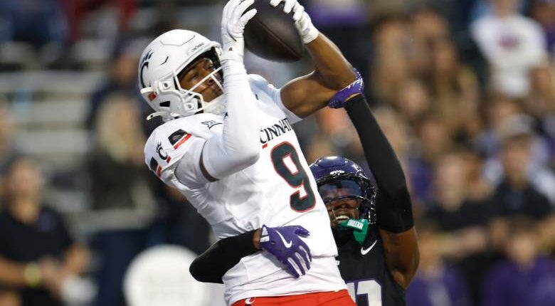 Cincinnati wide receiver Jeff Caldwell during a college football game.