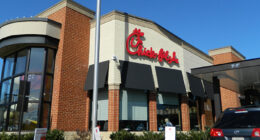 “Consequences”: Florida Chick-Fil-A Sparks Heated Debate After Firing Entire Staff Over Suggestive Viral Video