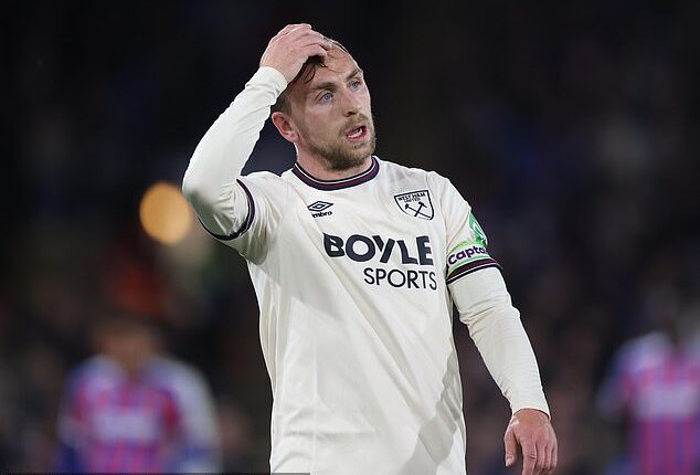 West Ham climbed two points above Tottenham after a lethargic draw against Crystal Palace