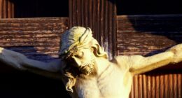 Dozens of Congressmen Urge VA to Permit Catholic Crucifixes on Military Headstones. – The National Pulse