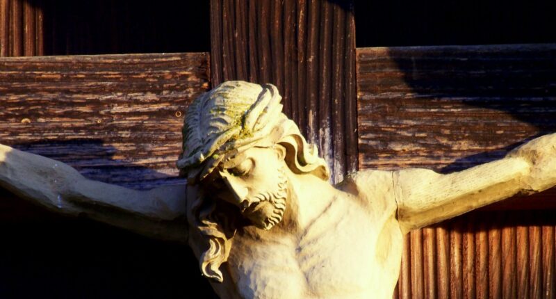 Dozens of Congressmen Urge VA to Permit Catholic Crucifixes on Military Headstones. – The National Pulse