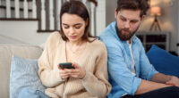 GF Confused After BF Suddenly Finds Her Connection With Male Bestie Problematic, Folks Say “End It”