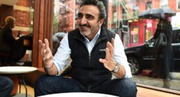 Celebrity Net Worth logo