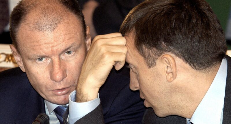 Celebrity Net Worth logo