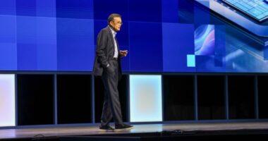 Intel’s stock extends its spectacular run by posting its best day in nearly four decades