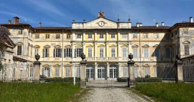 The Mapelli Mozzi family’s ancestral home, a once fabulous but now crumbling edifice, needs so much work that it’s considered practically unsellable