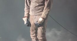 Kanye West ¿s long-awaited return to Los Angeles on Wednesday night was marred by a shocking outburst at his production team, after a pyrotechnic and lighting fail sent the rapper into a fiery rage