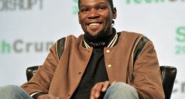 Celebrity Net Worth logo