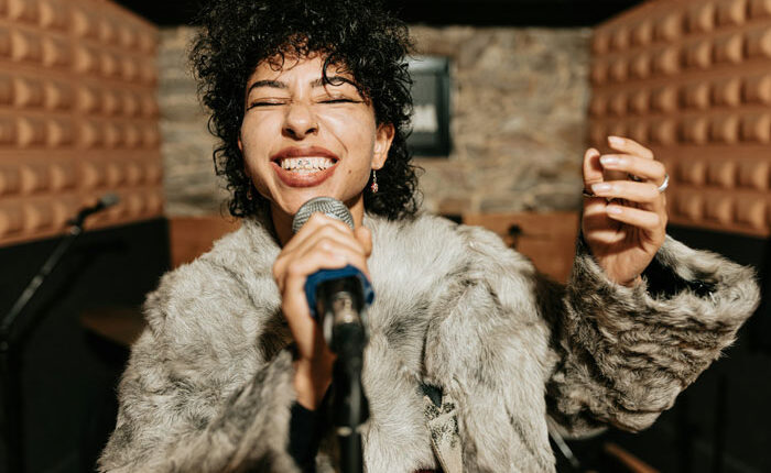 Lady Uses Comedy To Cope With Ex-BF&rsquo;s Trauma, He Stalks Her To Make Her Stop When He Finds Out