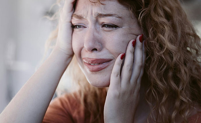 Mother Pours Wine Over Daughter’s Wedding Dress While Smiling, Says It’s Fate