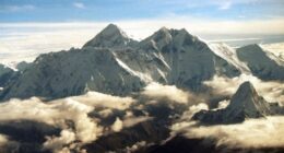 Mount Everest Guides Accused of Poisoning Climbers for Profit – RedState