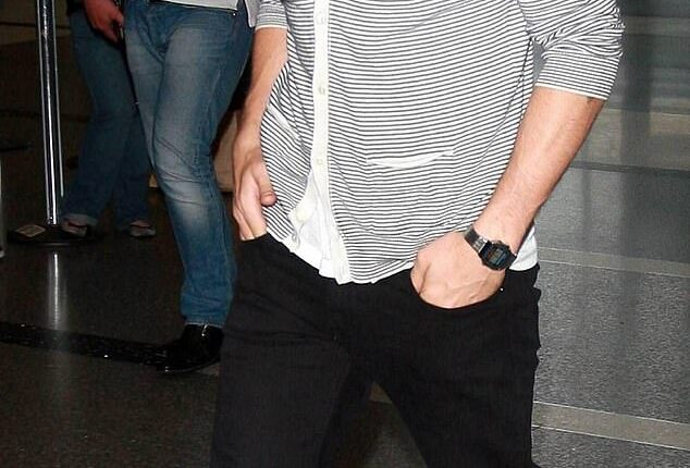 Ryan Gosling pictured wearing his Casio at LAX in 2010