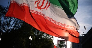 Oil prices struggle for gains ahead of talks between U.S. and Iran, with cease-fire on the line