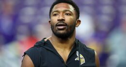 Jonathan Greenard warms up ahead of a Minnesota Vikings game against the Commanders