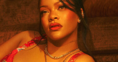 “Isn’t Empowerment, Just Desperate Marketing”: Rihanna&rsquo;s Racy Lingerie Pics Brutally Dragged Online