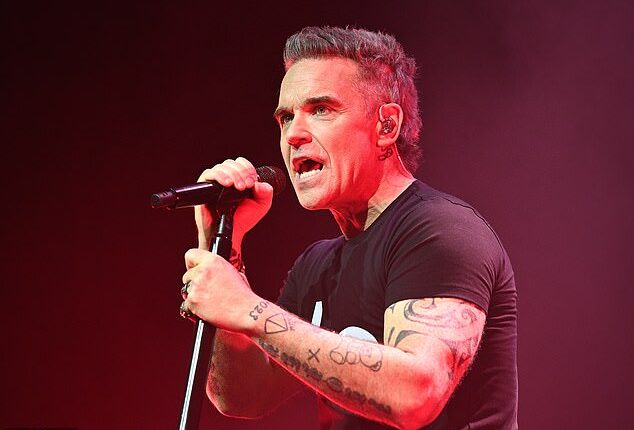 A furious Robbie Williams has slammed a podcaster who branded him a 'redcoat and a fraud'