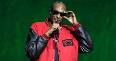 Snoop Dogg Reacts Backlash Young Girl Fan Colorado Stage Pole Dance Set Viral Video 