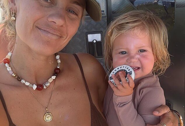 Elyse Knowles has been slammed online for uploading photos of her 16-month-old daughter Java unclothed and covered in chickenpox