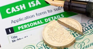 UK savings accounts and cash Isas reaches record high – with consumers urged to take advantage