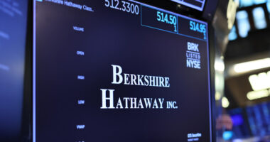 Warren Buffett’s Berkshire Hathaway Has Been Making Quiet Move That Has Investors Worried