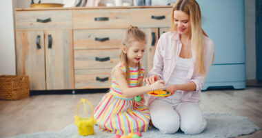 9YO Hurts Babysitter’s Fish And Mom Dismisses It, Babysitter Cuts Her Off And Suggests Therapy