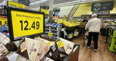 Are businesses passing on higher energy costs to their customers? Fed minutes may have the answer.