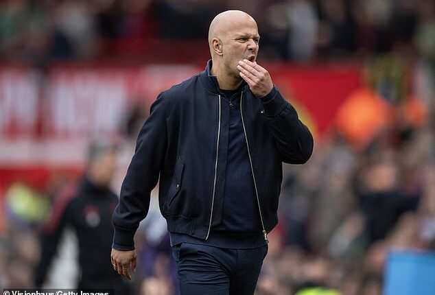 An animated Arne Slot strongly dismissed talk that Liverpool ¿s standards will slip when Mo Salah leaves the club