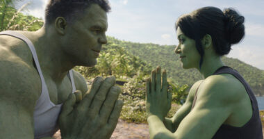 (L-R): Mark Ruffalo as Smart Hulk / Bruce Banner and Tatiana Maslany as Jennifer "Jen" Walters/She-Hulk in Marvel Studios' She-Hulk: Attorney at Law