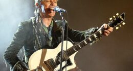 Bowie headlines in 2004