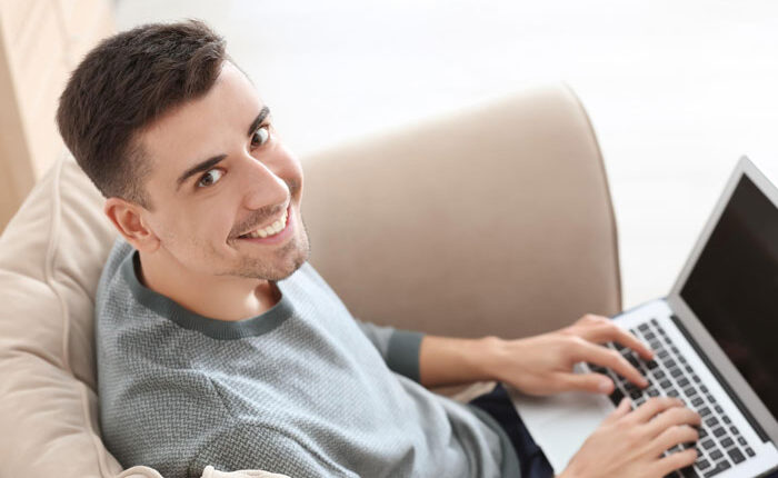 Guy Picks Cyberbullying Over GF, Ends Up Single When He Refuses To Give Up His Body-Shaming Hobby