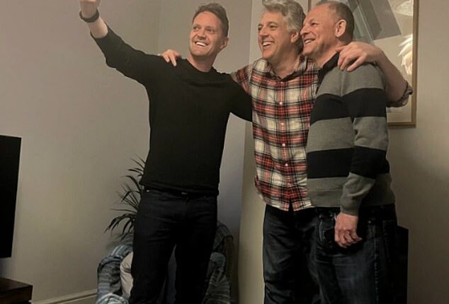 I'm A Celeb star Iain Lee sparks concern for his safety by charging £350 to perform a stand-up show for fans in their living rooms