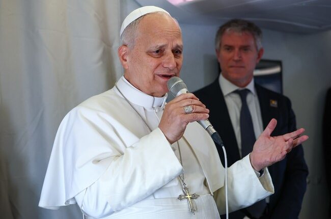 Iran Media Claims Pope Gave Their Ambassador a Special Award